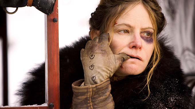 Care e cel mai atroce si feroce dintre cei 8 eroi odiosi si fiorosi ai ultimului film al lui Quentin Tarantino, “The H8ful eight”? Candidatul nr. 3: Jennifer Jason Leigh